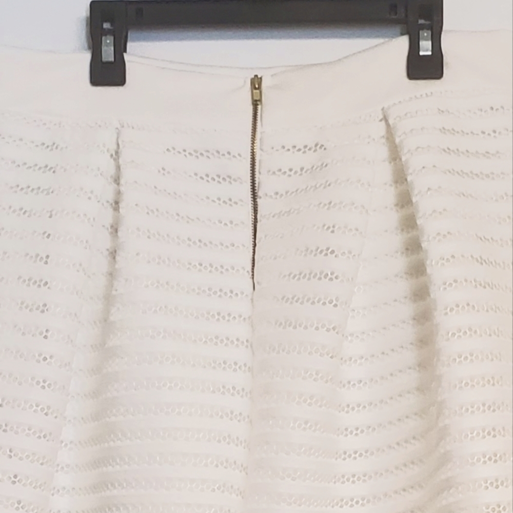 NWT White Hallow Out Pleated Swing Midi Skirt Large - Picture 7 of 7